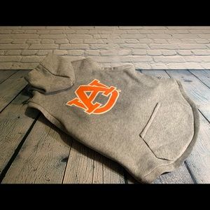 Hunter’s collegiate button down vest